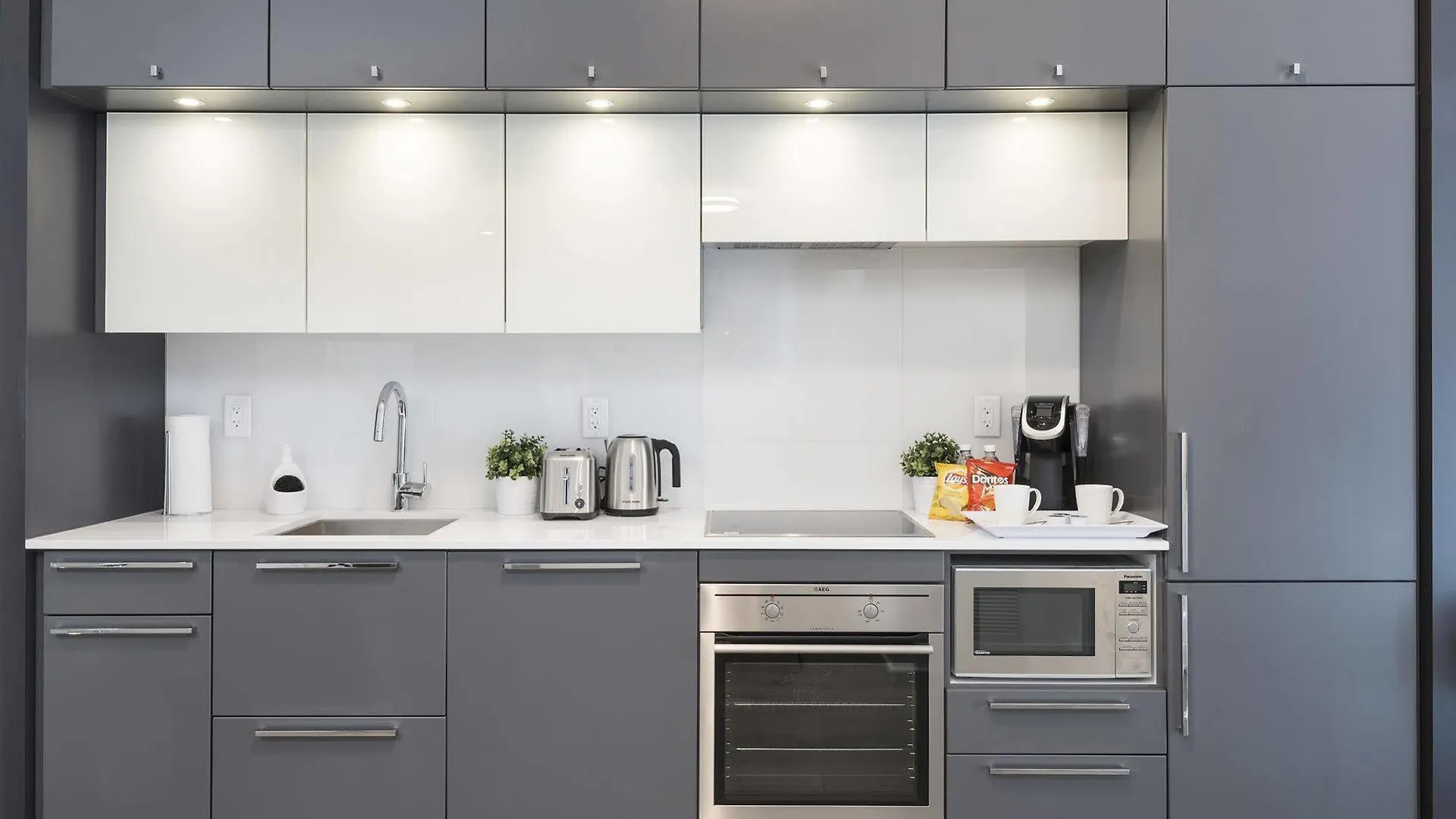 Diamond Vacation Homes - Eaton Centre Toronto