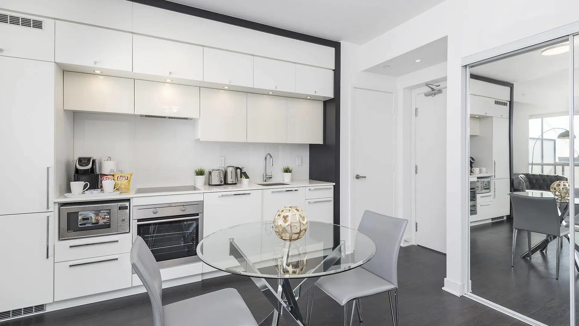 Diamond Vacation Homes - Eaton Centre Toronto Canada